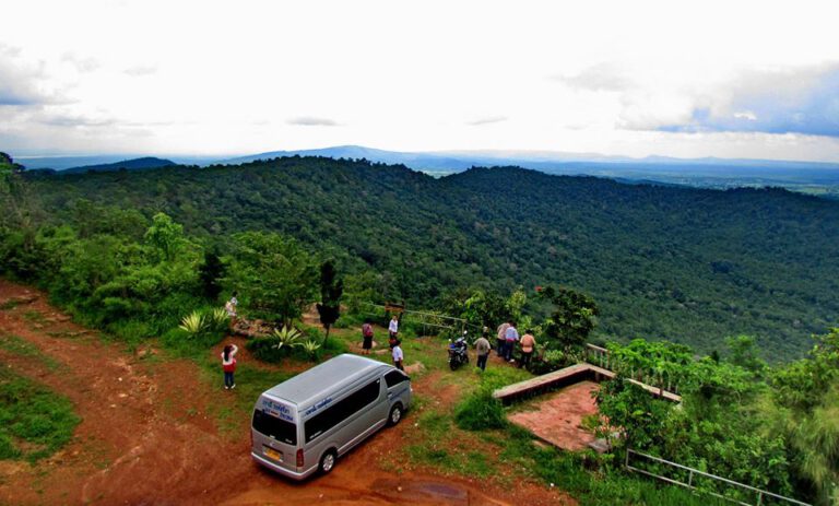 พาเที่ยว ศาสนสถานสังเวชนียสถาน 4 ตำบล ณ วัดถ้ำพวง อ.ส่องดาว จ. สกลนคร