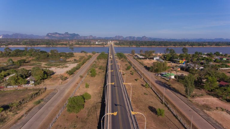 แบกกล้องถ่ายวิวสวยๆ ณ สะพานมิตรภาพไทย-ลาว 3 จังหวัดนครพนม